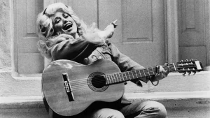 Read more about the article Why Everyone Loved Dolly Parton: The Kindness, Wit and Quiet Power Behind an American Icon
